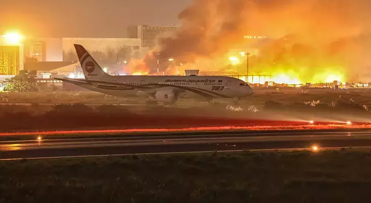 Banqladeş hava limanında böyük yanğın: Bütün uçuşlar dayandırıldı, yaralılar var