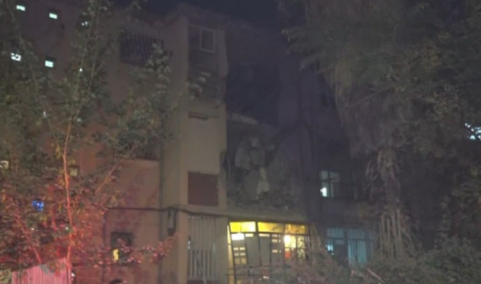 Qəzza raketi Rişon-Leziondakı yaşayış binasına düşüb, üç nəfər yaralanıb