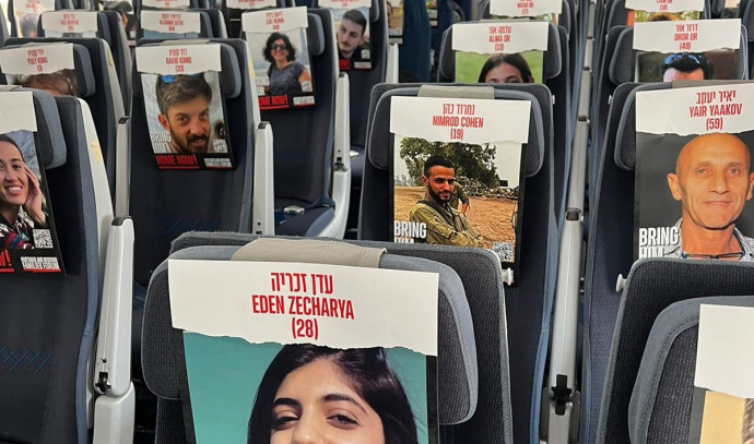 El Al itkin düşmüş girovların şəkillərini təyyarə oturacaqlarına qoyur