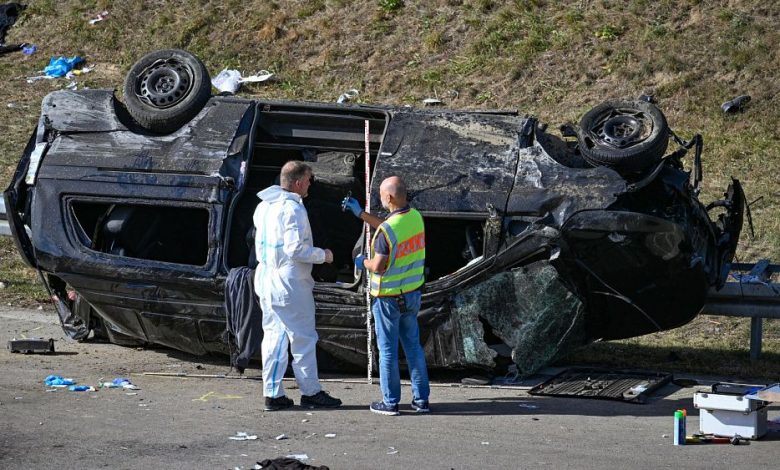 Zeven doden nadat 'smokkelaarsminibus' in Duitsland crashte om politiecontroles te ontlopen