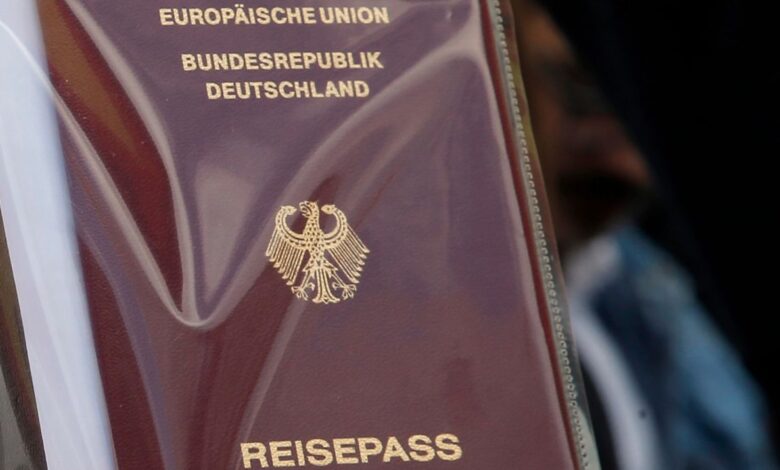 Das deutsche Parlament stimmt einer Lockerung der Regeln für den Erwerb der Staatsbürgerschaft zu und hebt die Beschränkungen für Doppelpässe auf