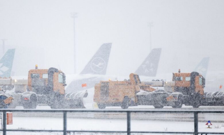 Heftiger Schneefall und Eisregen stören den Verkehr in Skandinavien und Deutschland