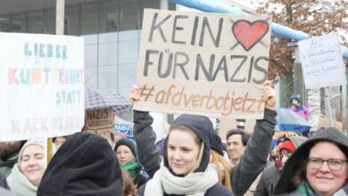 Mindestens 150.000 Menschen demonstrieren in Berlin gegen Rechtsextreme