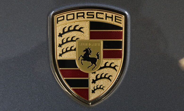 Porsche bereitet sich auf die Einführung neuer Modelle vor, dämpft aber die Gewinnhoffnungen