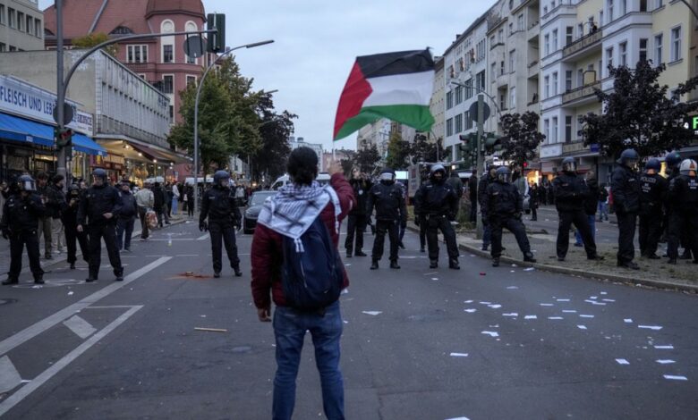 Trotz Stadtverbot kommt es in Frankfurt zu pro-palästinensischen Protesten