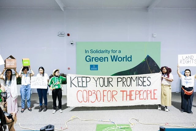 Ökoaktivisten protestierten auf der COP29